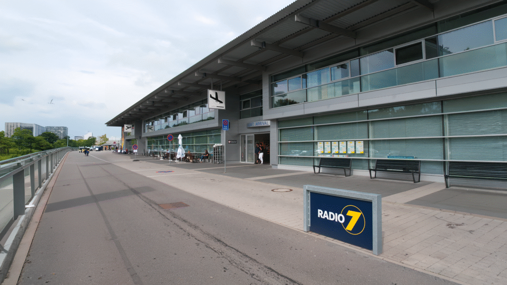 Executive on-demand transfers from Warth airport